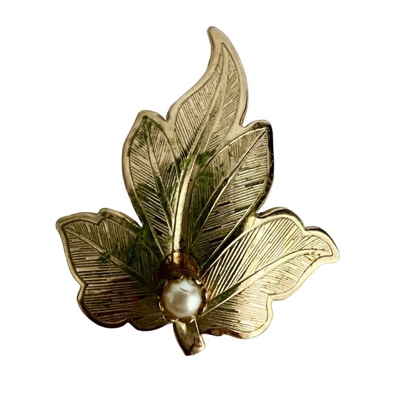 Vintage Gold Tone Leaf Brooch with Small Pearl Accent - Picture 1 of 5